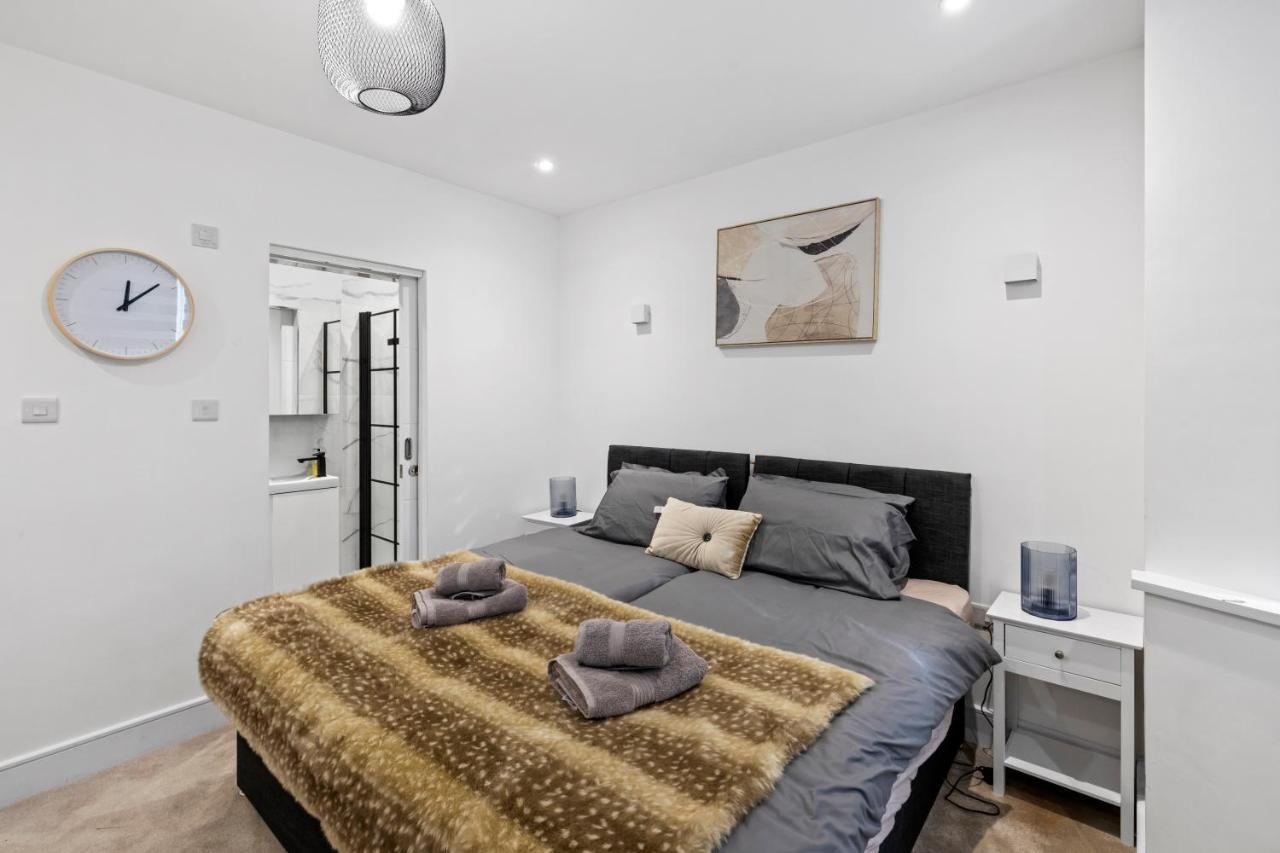 Star London Vivian Avenue 2-Bed Retreat With Garden Apartment The Hyde Exterior photo